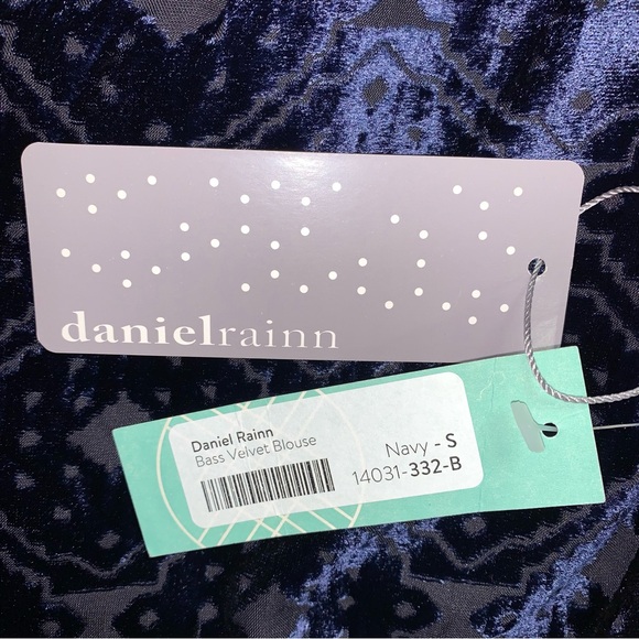 🆕 NWT DANIEL RAINN Stitch Fix Tank Top Women's Small Velvet Blouse Navy Printed - Picture 4 of 7